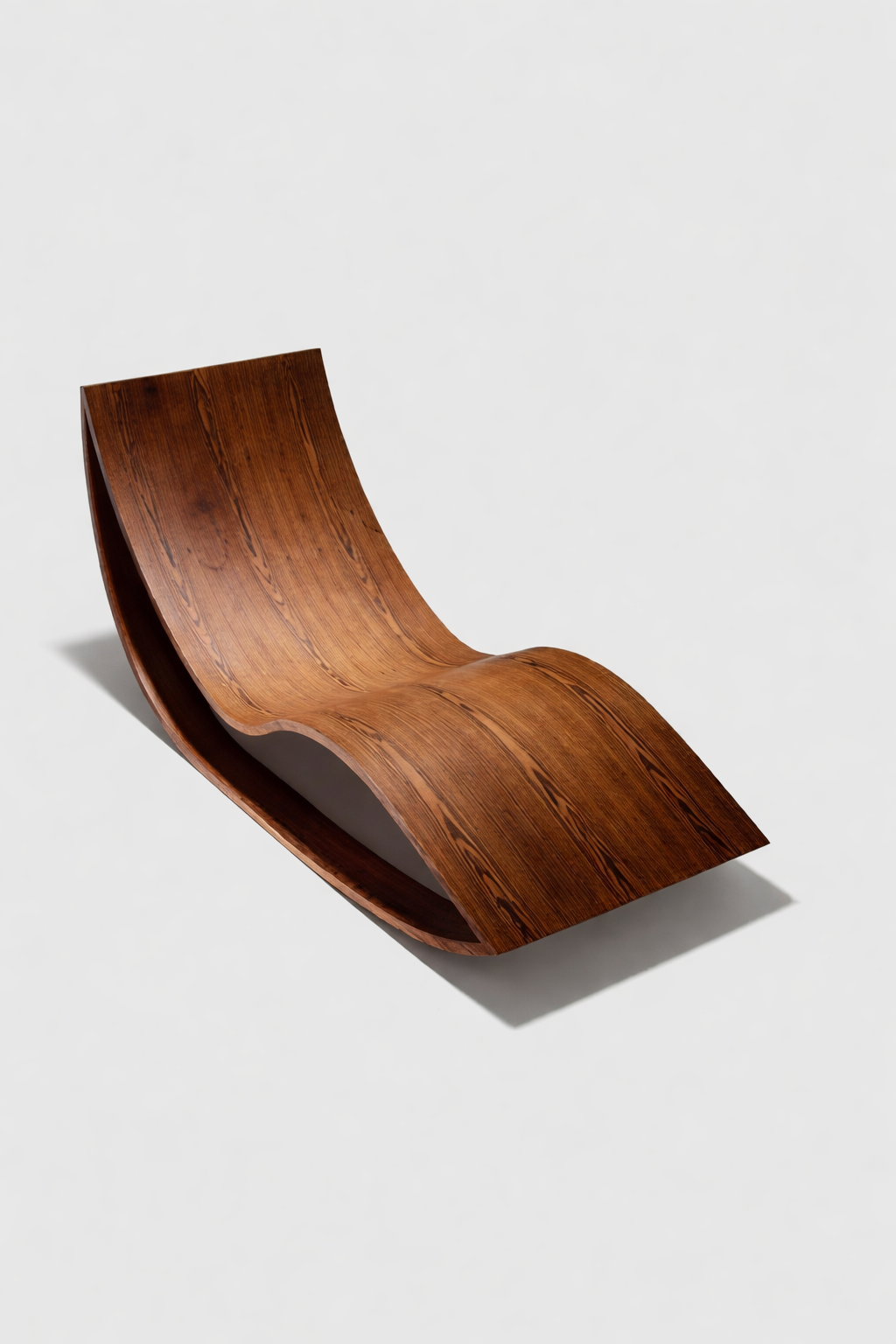 Väike, valge elutuba